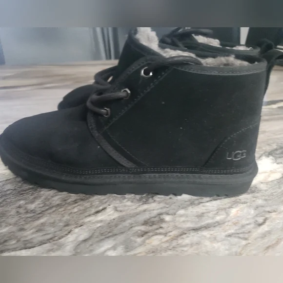 UGG - Picture 2 of 7